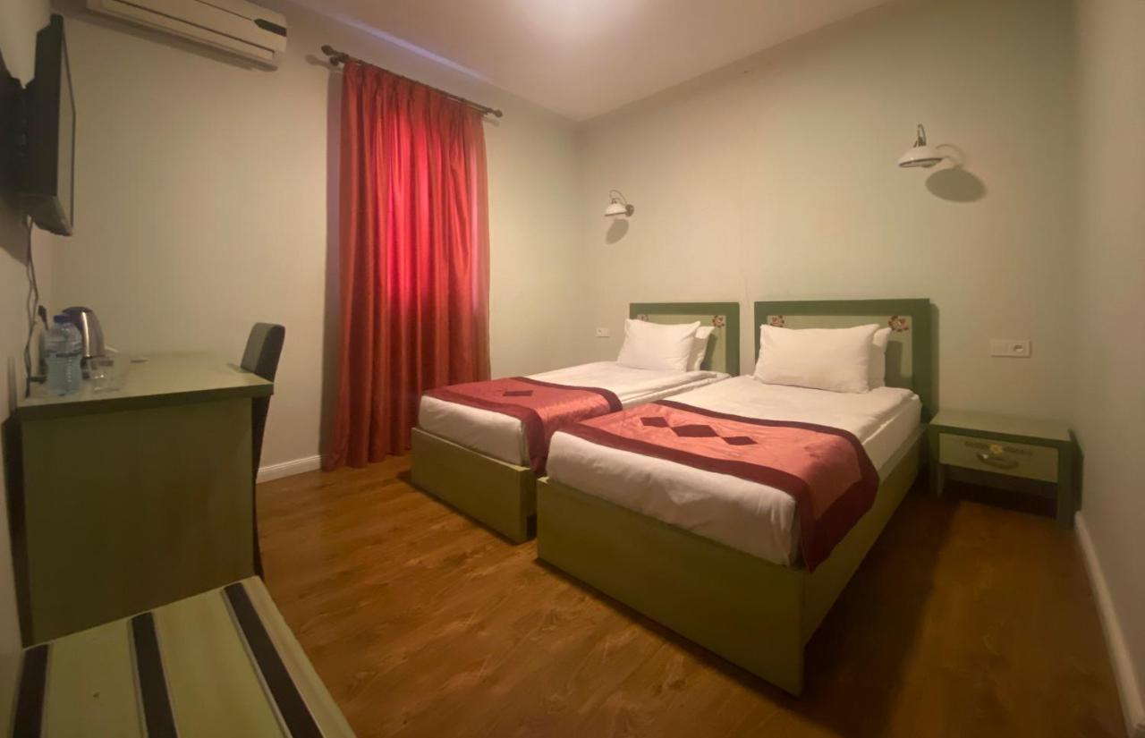 Prestige Palace - Esquisse Hotel Тбилиси Стая снимка
