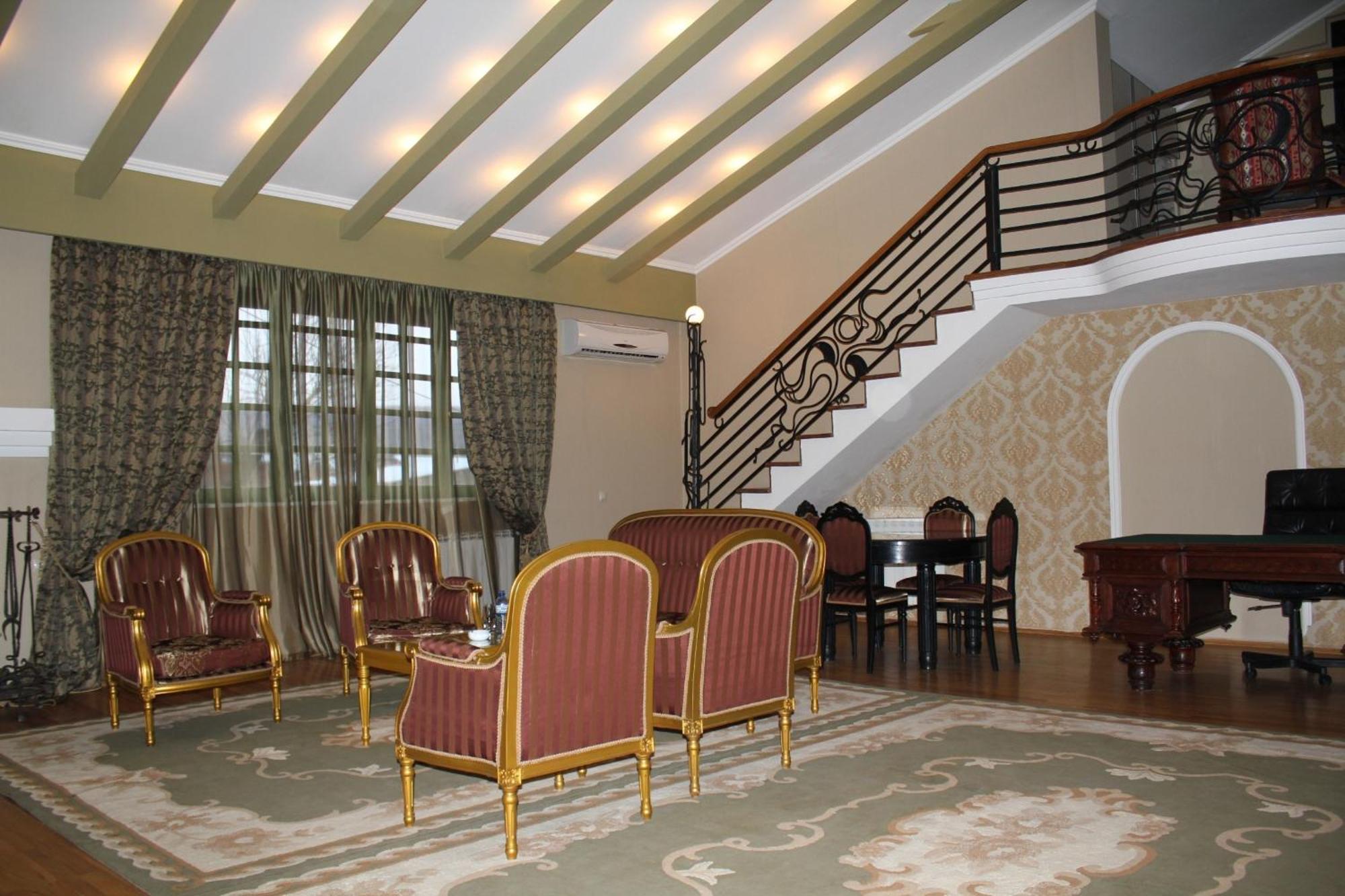 Prestige Palace - Esquisse Hotel Тбилиси Стая снимка