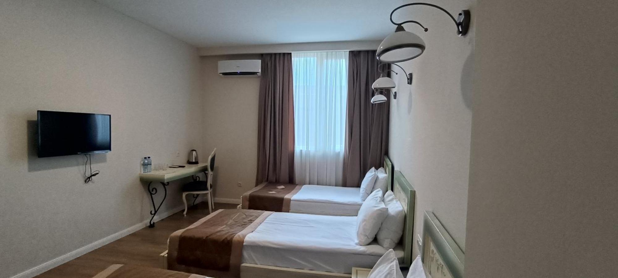 Prestige Palace - Esquisse Hotel Тбилиси Стая снимка