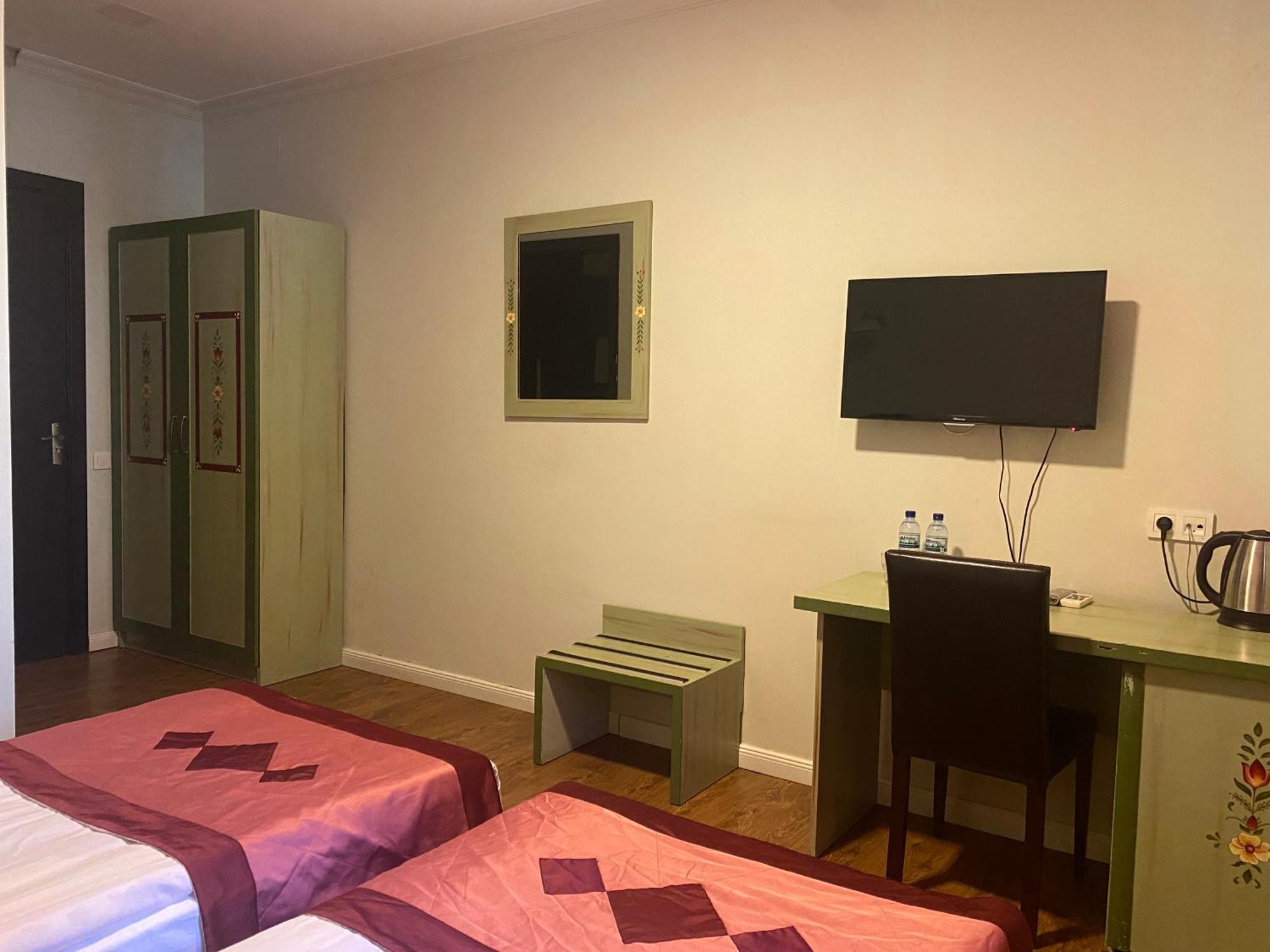 Prestige Palace - Esquisse Hotel Тбилиси Стая снимка
