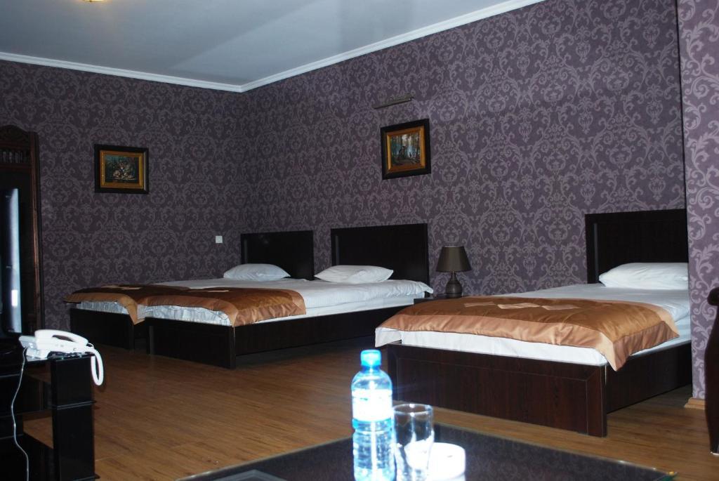 Prestige Palace - Esquisse Hotel Тбилиси Стая снимка