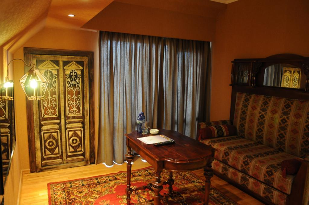 Prestige Palace - Esquisse Hotel Тбилиси Екстериор снимка
